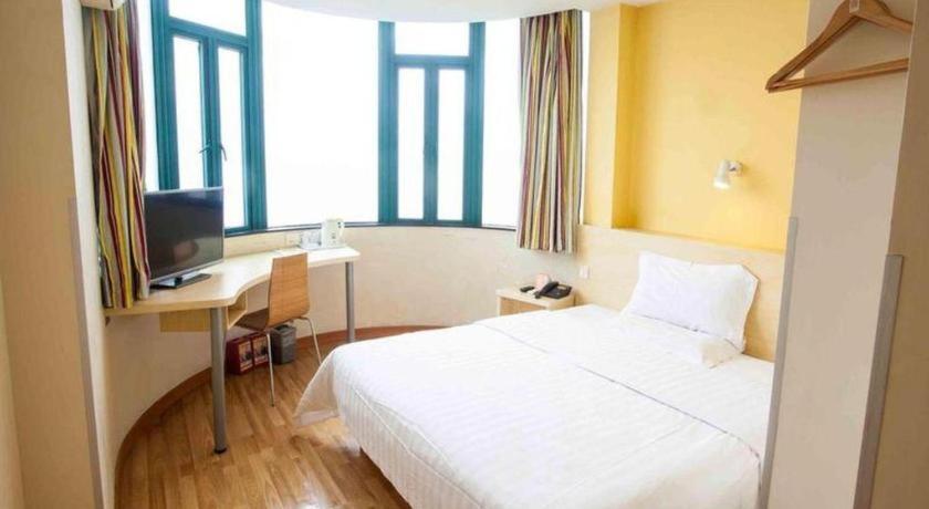7 Days Inn Shanghai Minhang Dongchuan Road Jiaotong University Bagian luar foto